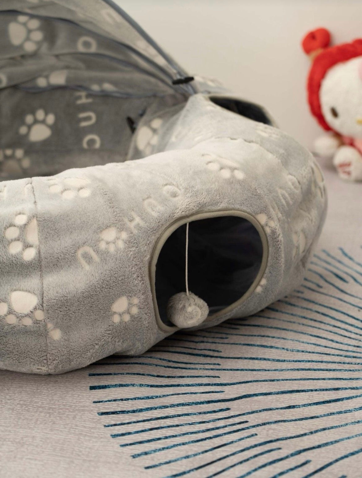 3-in-1 Katzentunnel mit extra Tunnel und Spielzeug, Spielzeug & Bett!