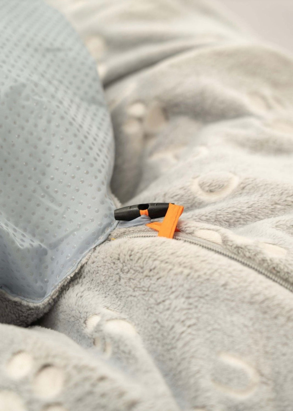 3-in-1 Katzentunnel mit extra Tunnel und Spielzeug, Spielzeug & Bett!