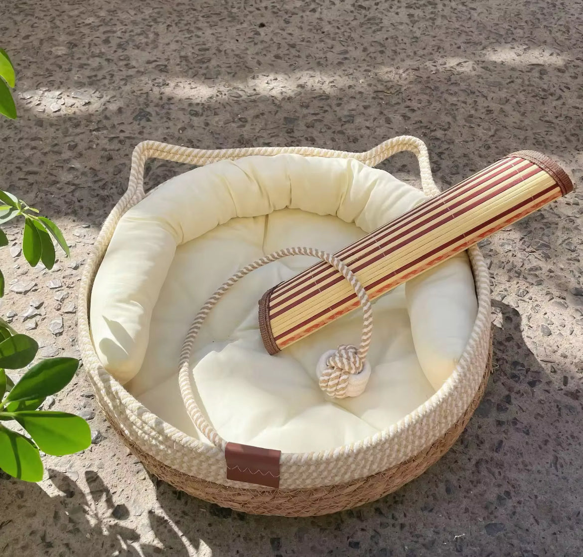 Katzenbett Katzenkorb Katzenhöhle Katzennest Haustierbett aus SIsal mit Kissen und Spielball, atmungsaktiv und waschbar.